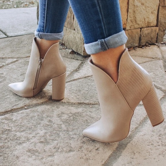 10 Qupid Signal Taupe Textured Chunky Heel Bootie - Picture 2 of 7